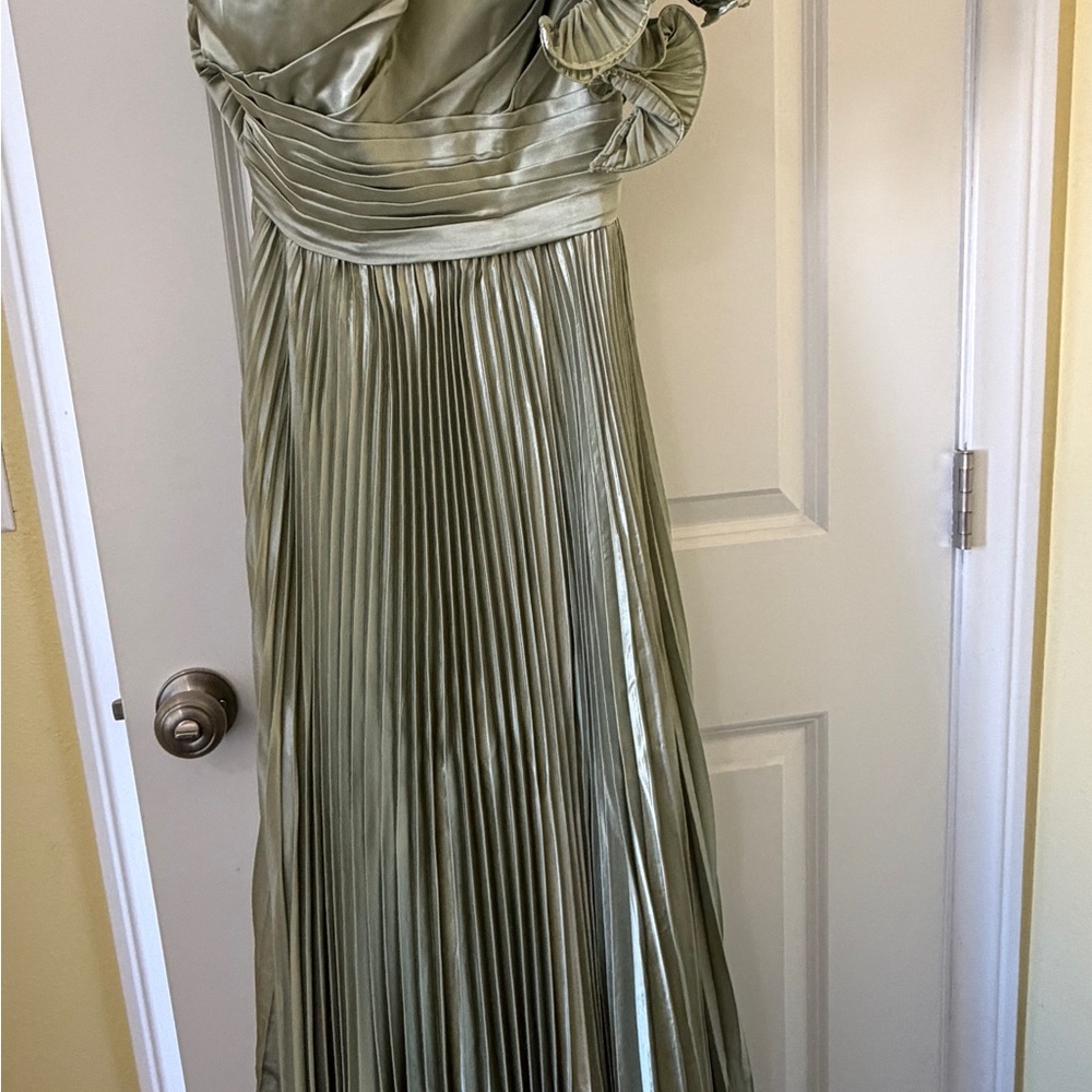 Elegant Green Pleated Gown